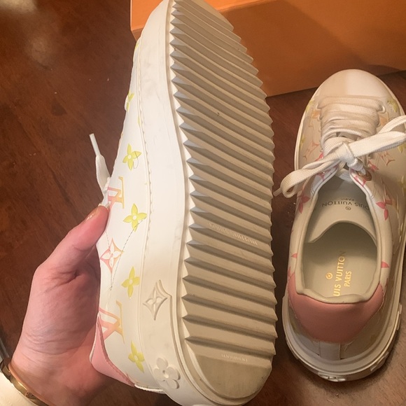 Authentic Luise Vuitton Limited edition sneakers with beautiful colorful LV logo - Picture 6 of 16